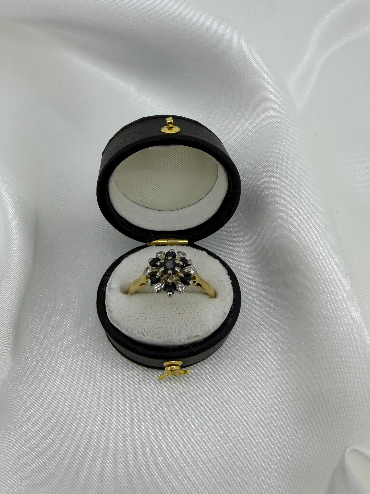 18ct Yellow gold sapphire and diamond cluster ring