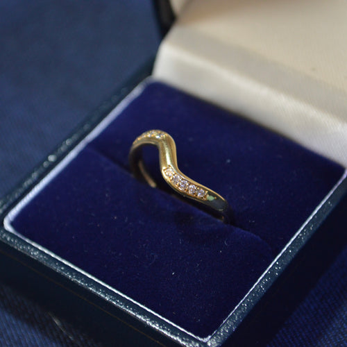 18ct wave ring
