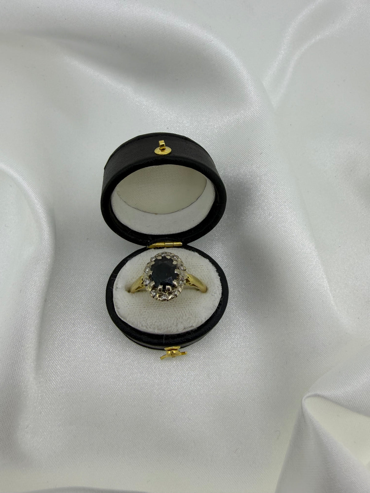 18ct Yellow gold, sapphire and diamond ring