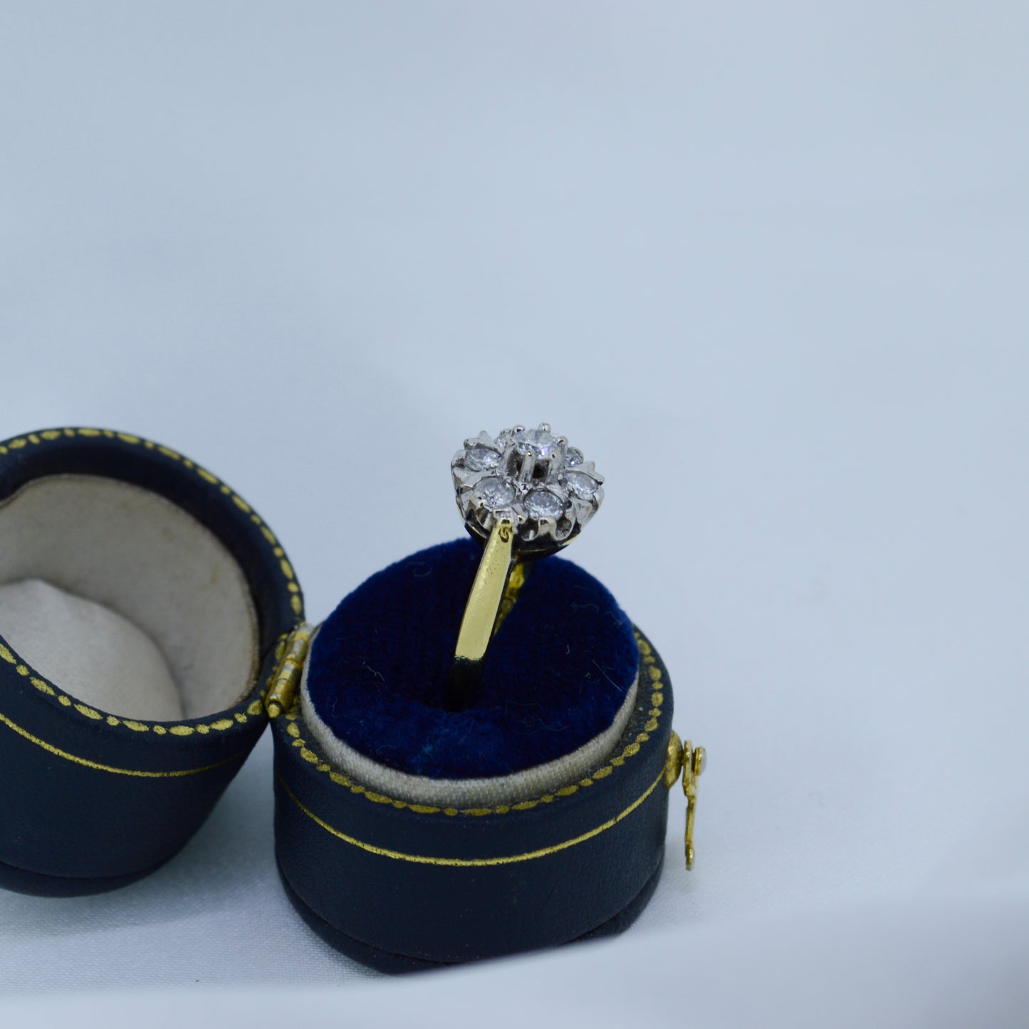 Vintage 18ct yellow gold diamond cluster ring