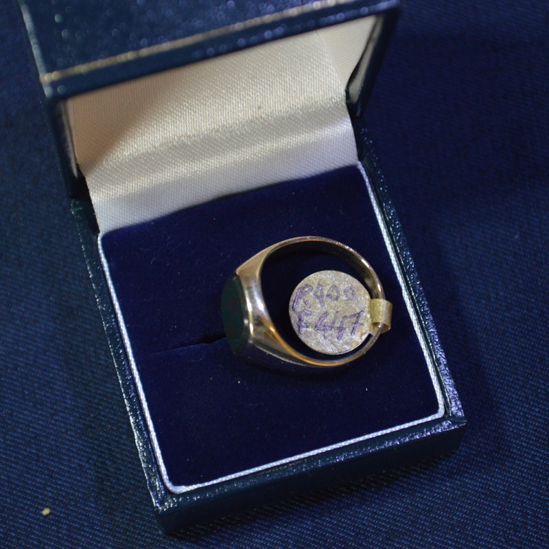 9ct Black signet ring