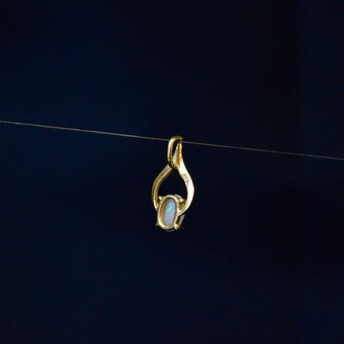 Beautiful Opal held in a 9ct Yellow Gold pendant