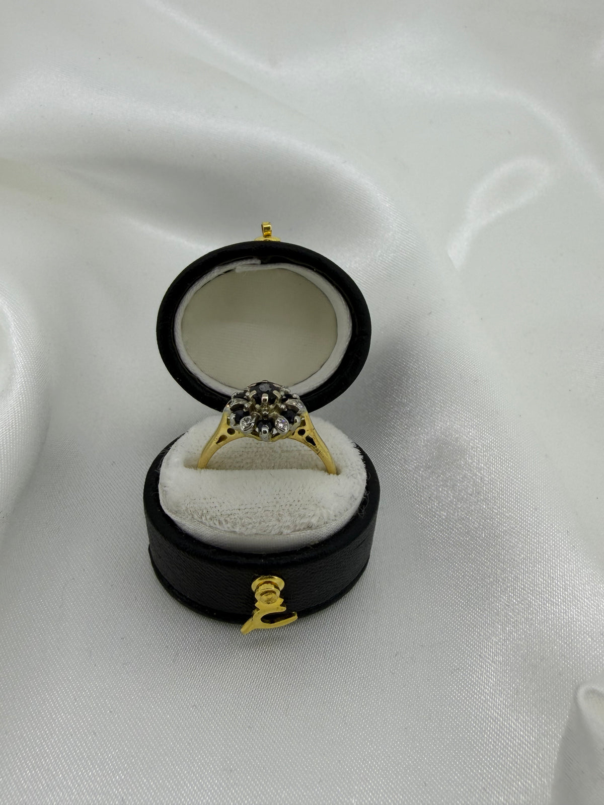 18ct Yellow gold sapphire and diamond cluster ring