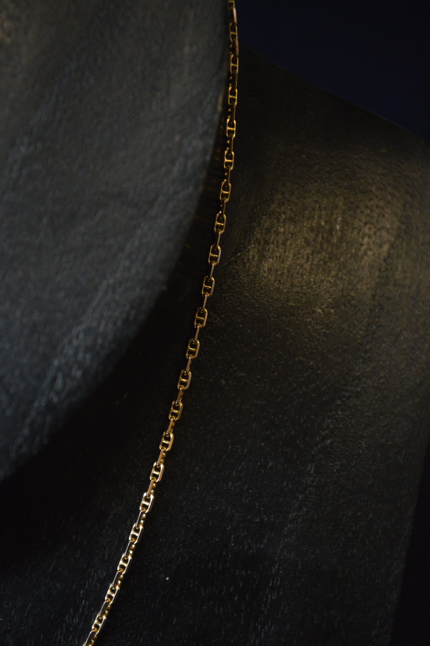 9ct Yellow Gold fine Anchor Chain