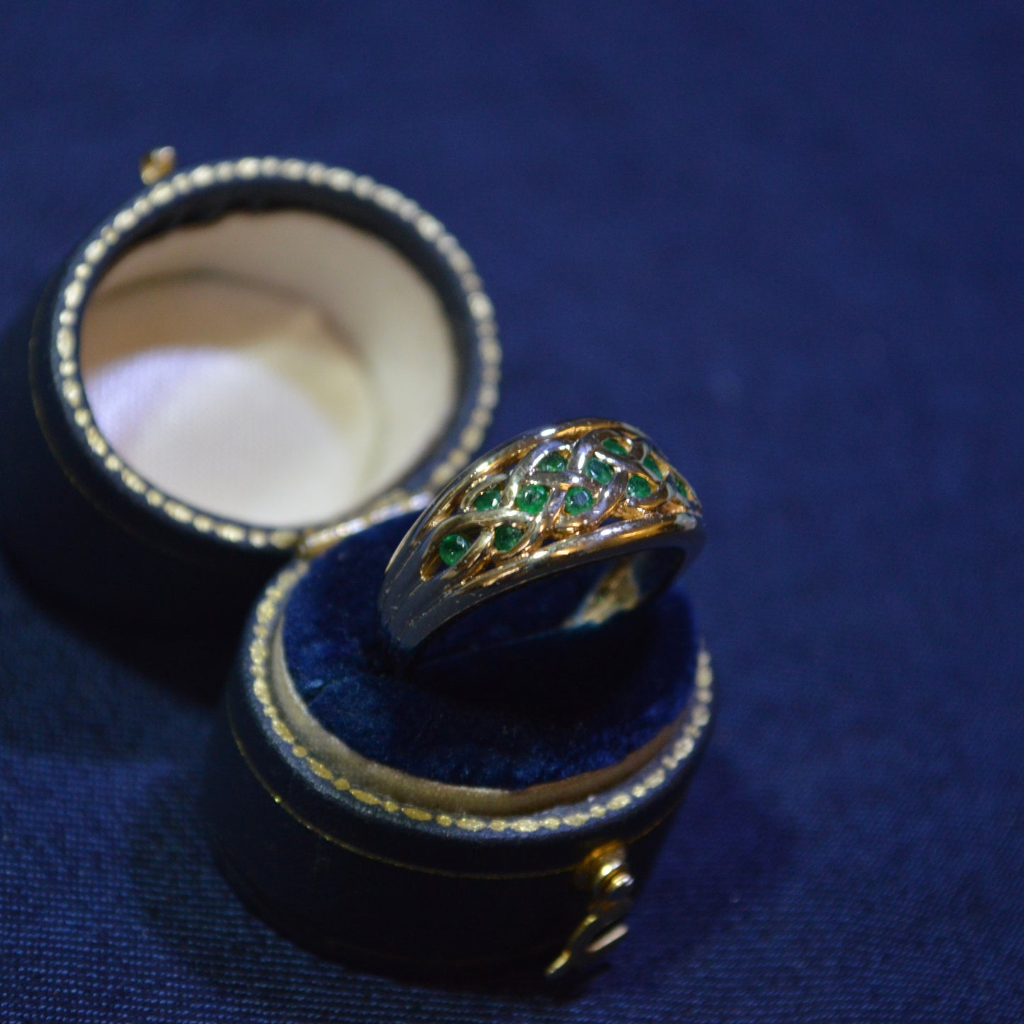 9ct Yellow Gold Emerald Weave ring