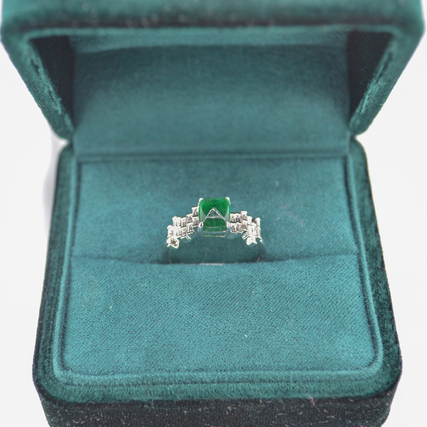 18ct White Gold Emerald & Diamond Ring