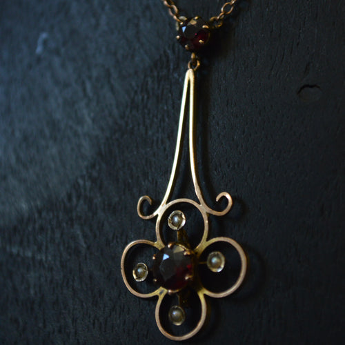 Vintage 9ct Rose Gold Garnet & Seed pearl pendant with chain