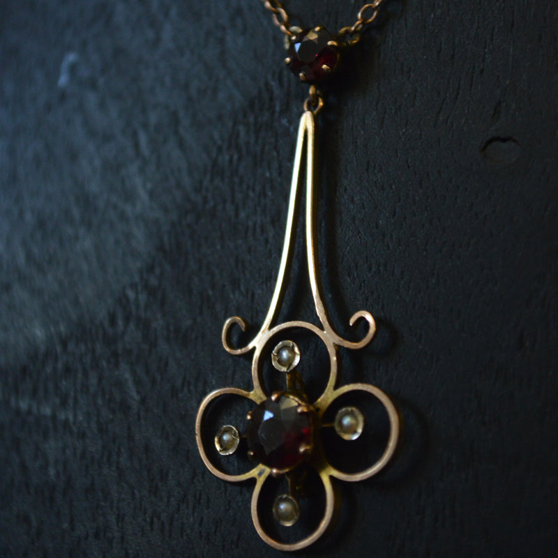 Vintage 9ct Rose Gold Garnet & Seed pearl pendant with chain