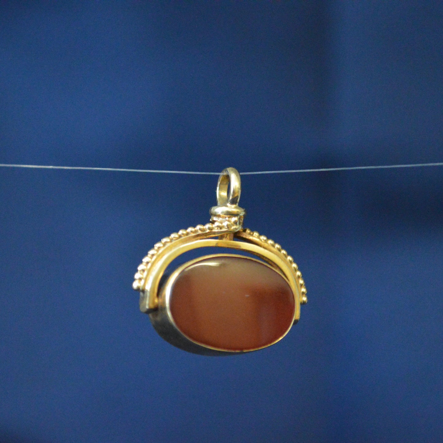 Vintage 9ct yellow gold fob with black onyx & carnelian stones