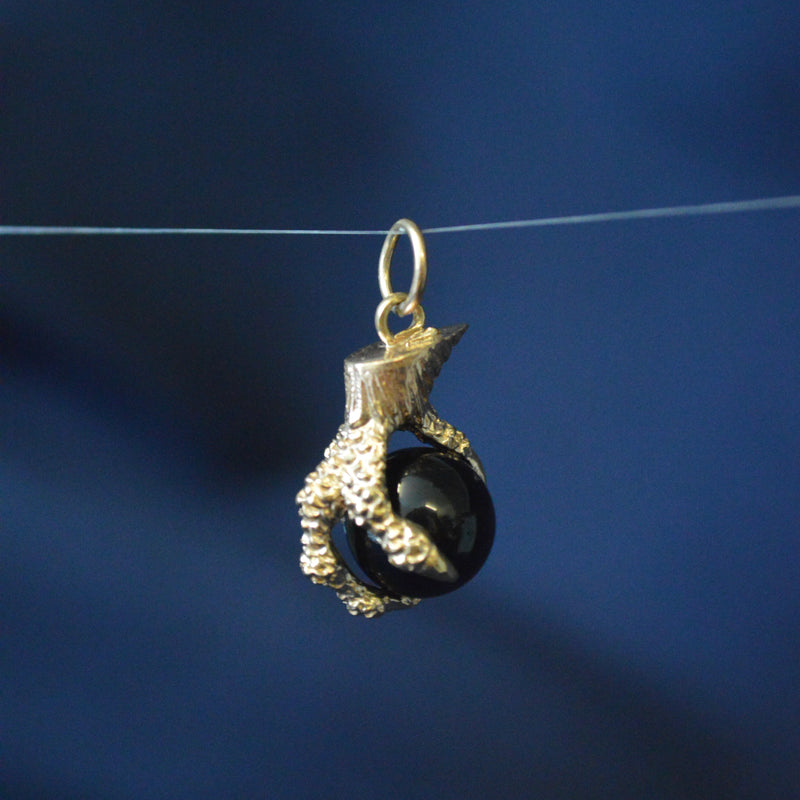Vintage Eagle claw holding onyx ball Yellow 9ct gold
