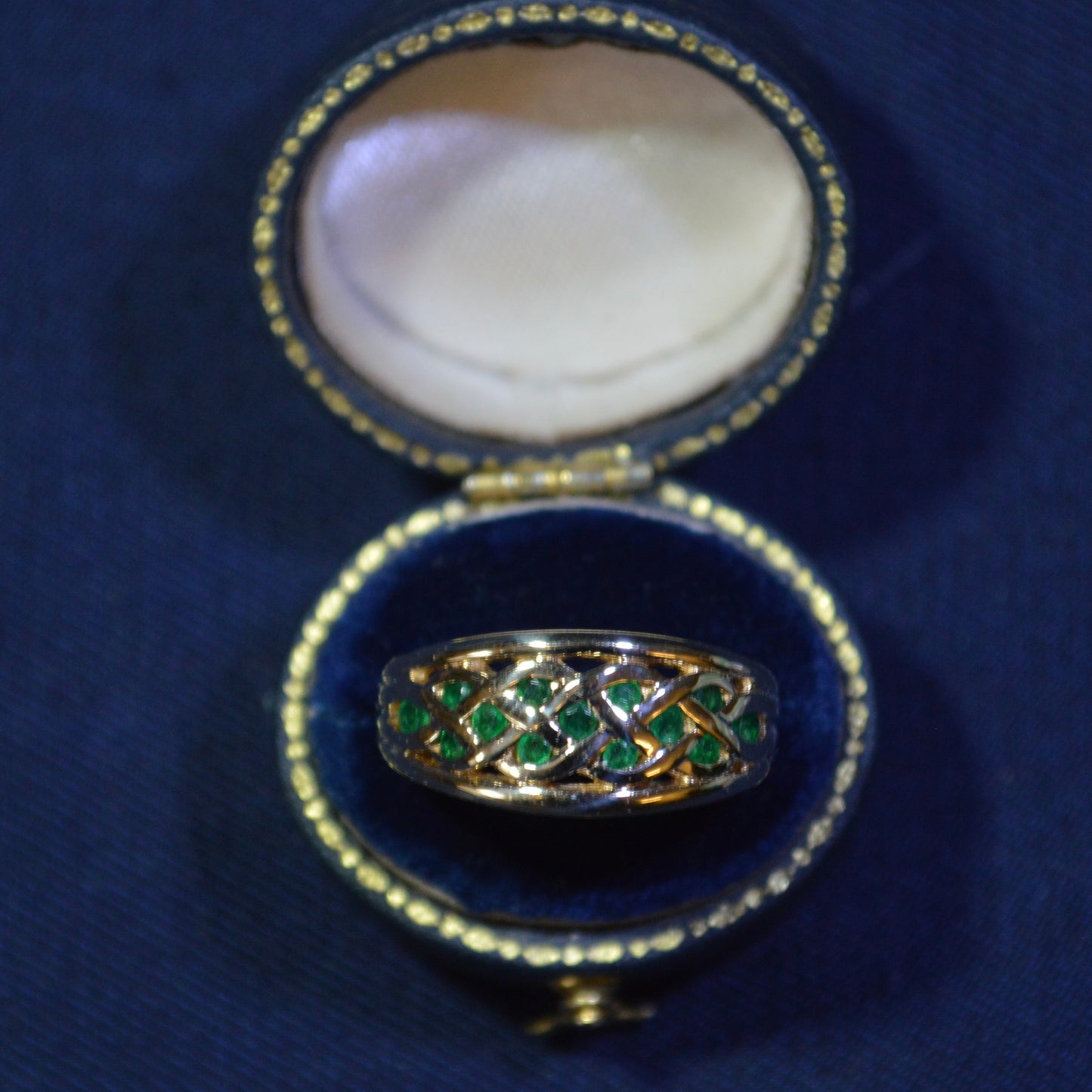 9ct Yellow Gold Emerald Weave ring