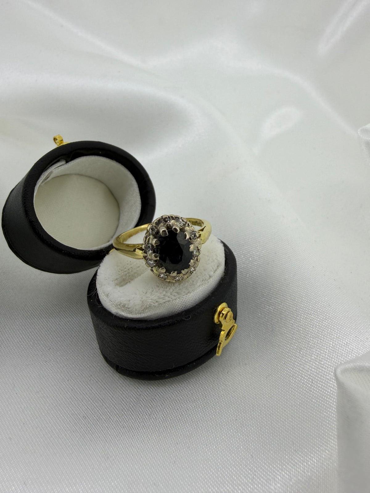 18ct Yellow gold, sapphire and diamond ring