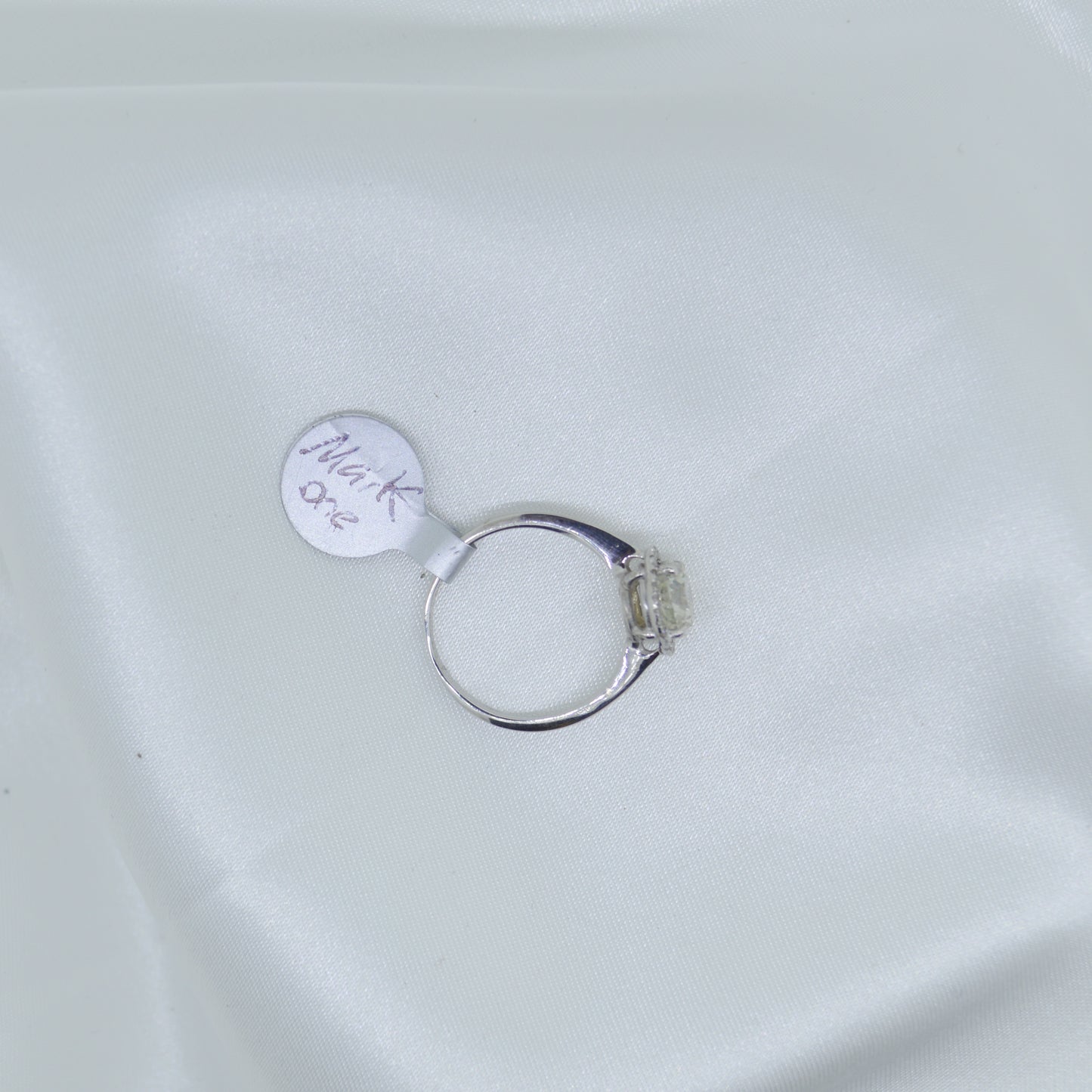 14ct White Gold & Round Brilliant Cut Diamond Ring