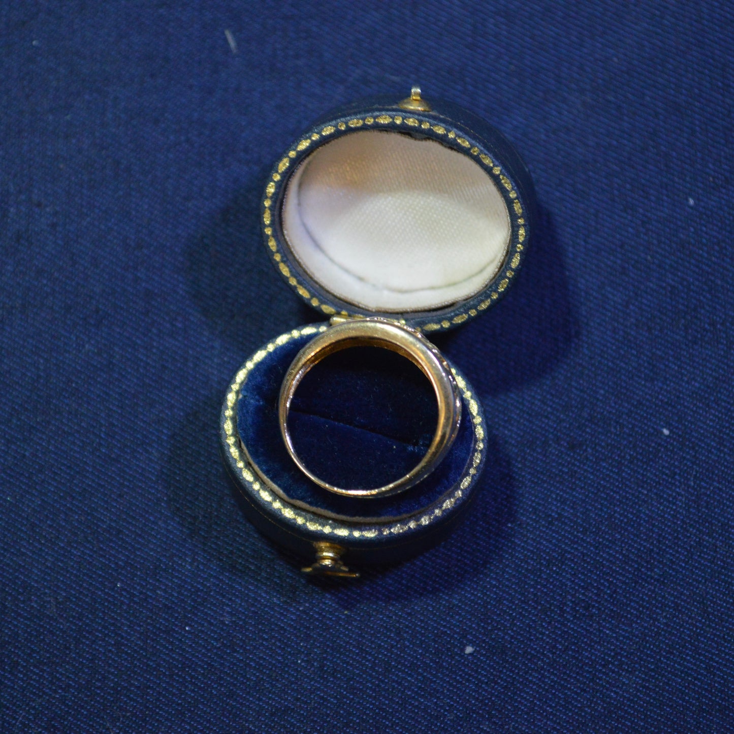 9ct Yellow Gold Emerald Weave ring