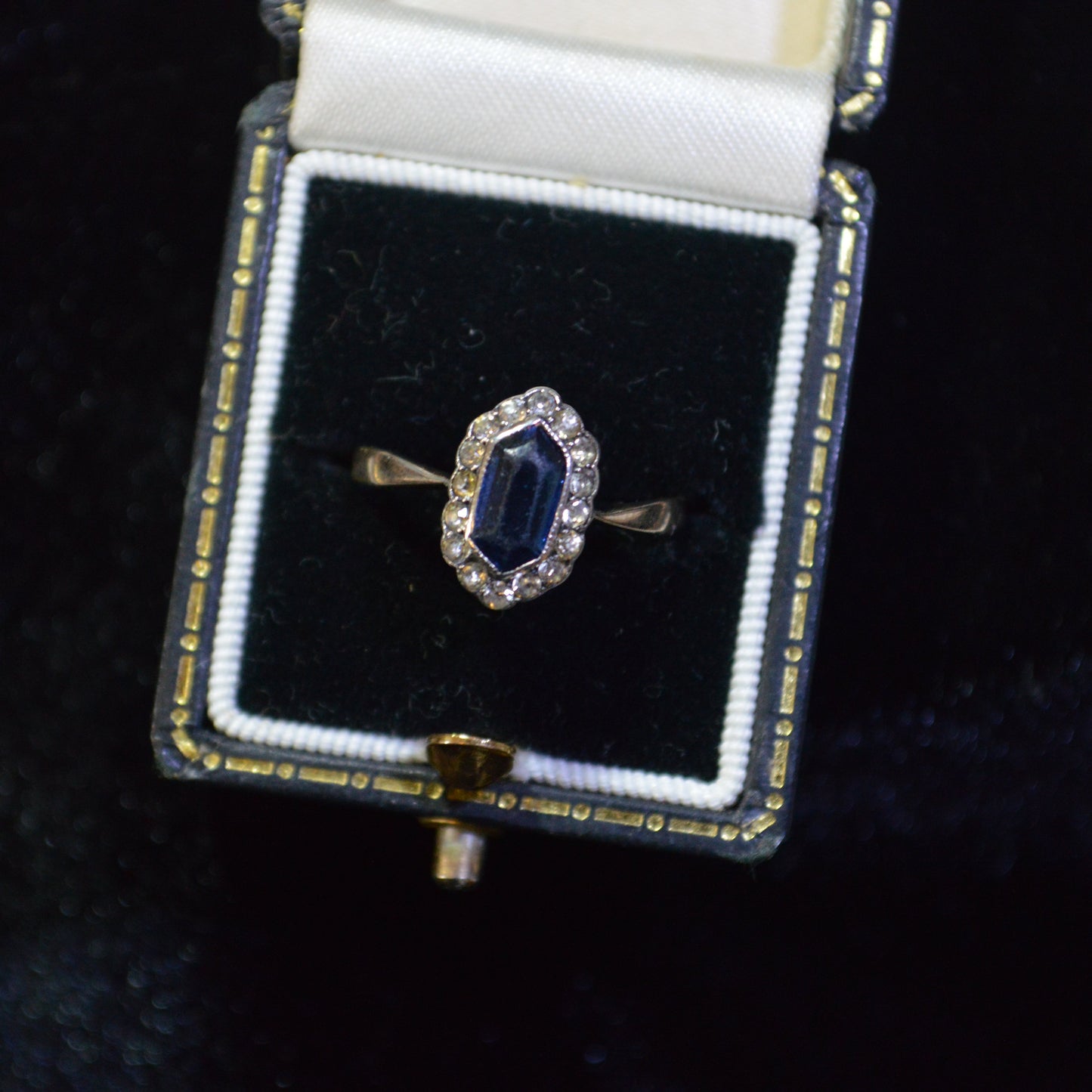 9ct Antique Yellow Gold Sapphire Ring