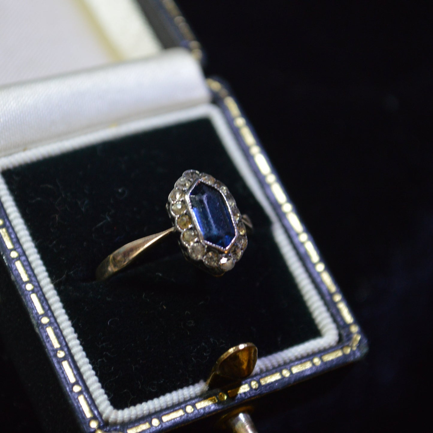 9ct Antique Yellow Gold Sapphire Ring