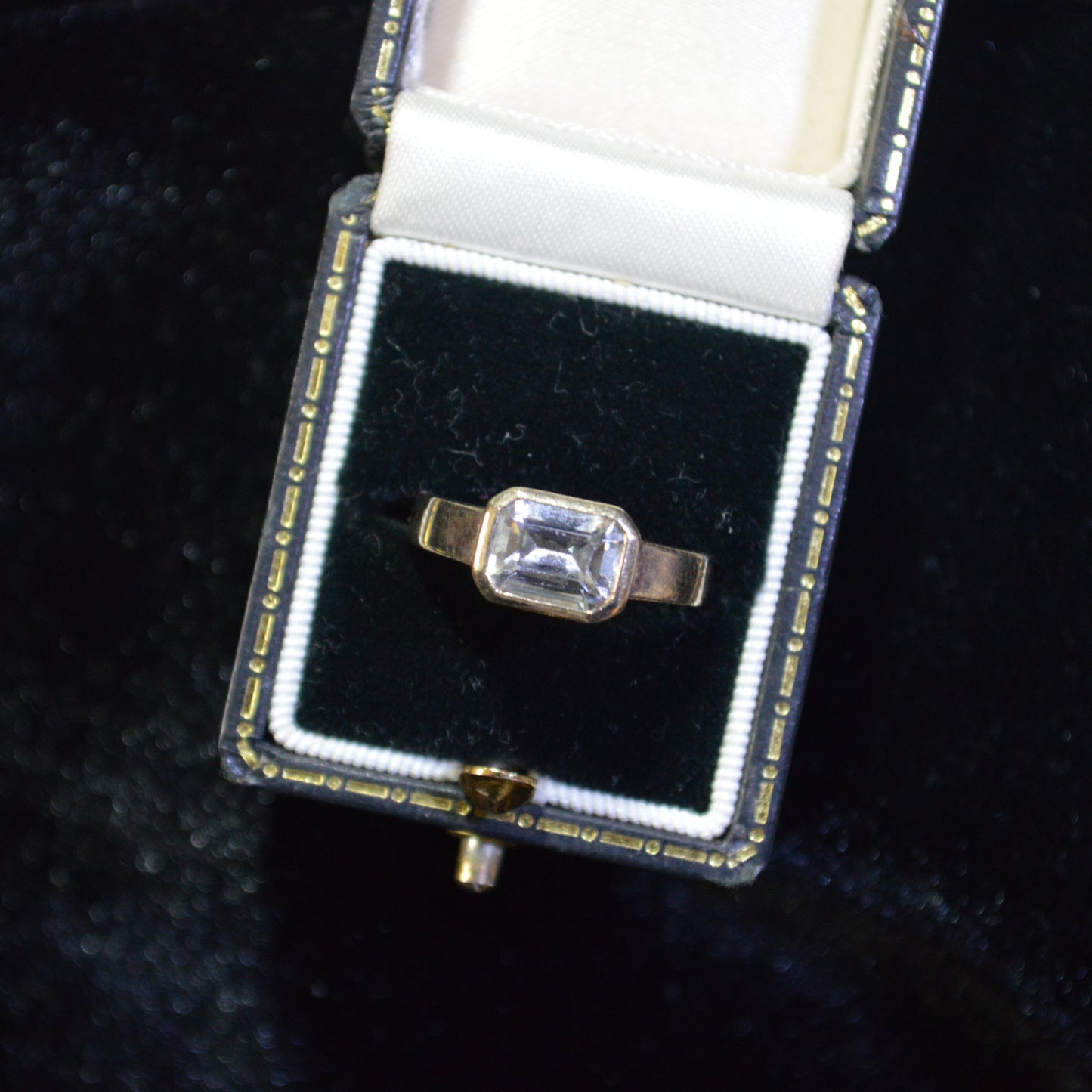 9ct Cubic Zirconia Rub-over ring