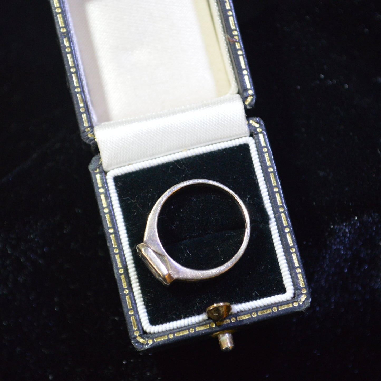 9ct Cubic Zirconia Rub-over ring
