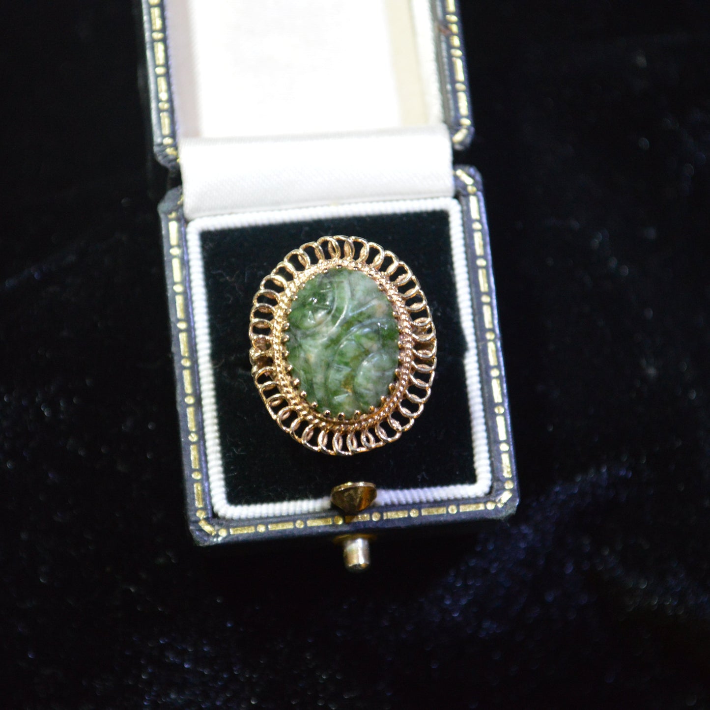 9ct Large Green Ring