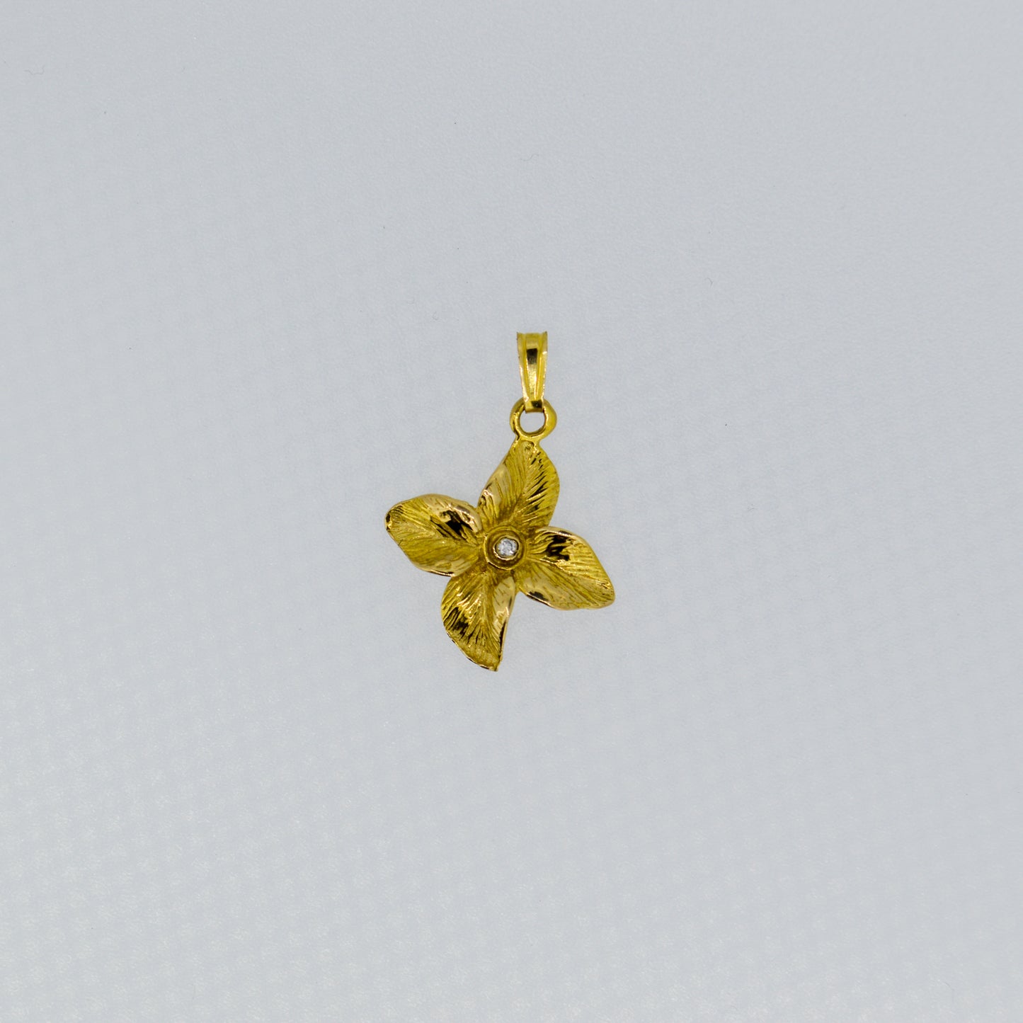 9ct Yellow Gold flower Pendant with A centre Diamond