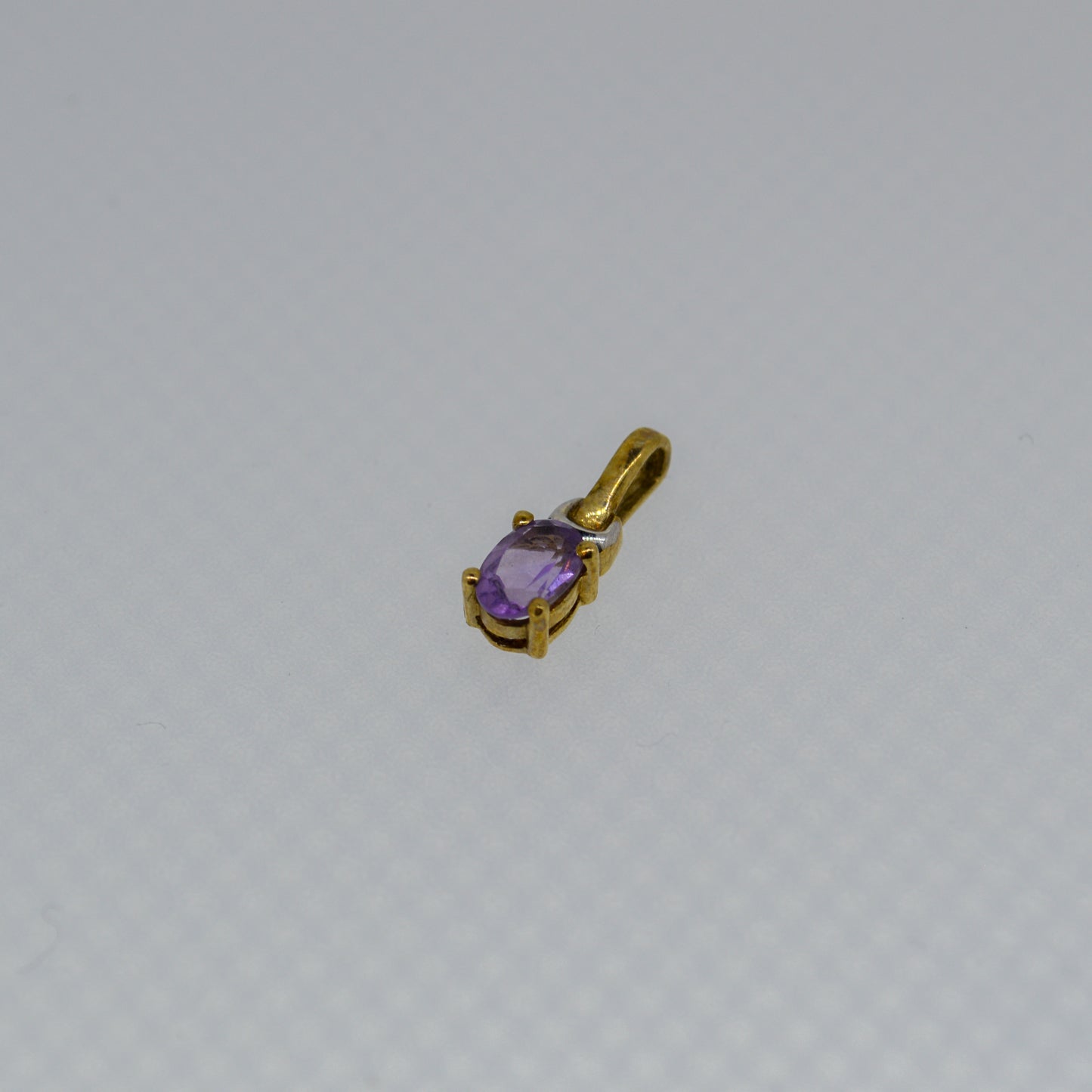 9ct Yellow Gold Amethyst pendant