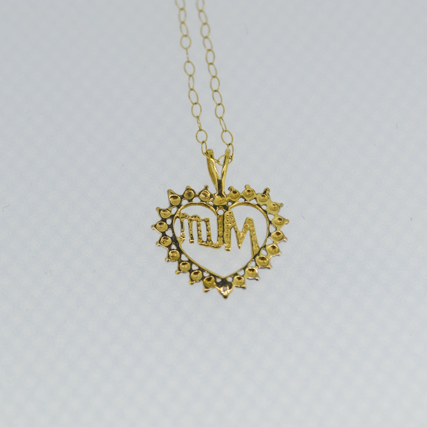9ct Yellow gold 'Mum' pendant with White Gold detailing, on a trace chain
