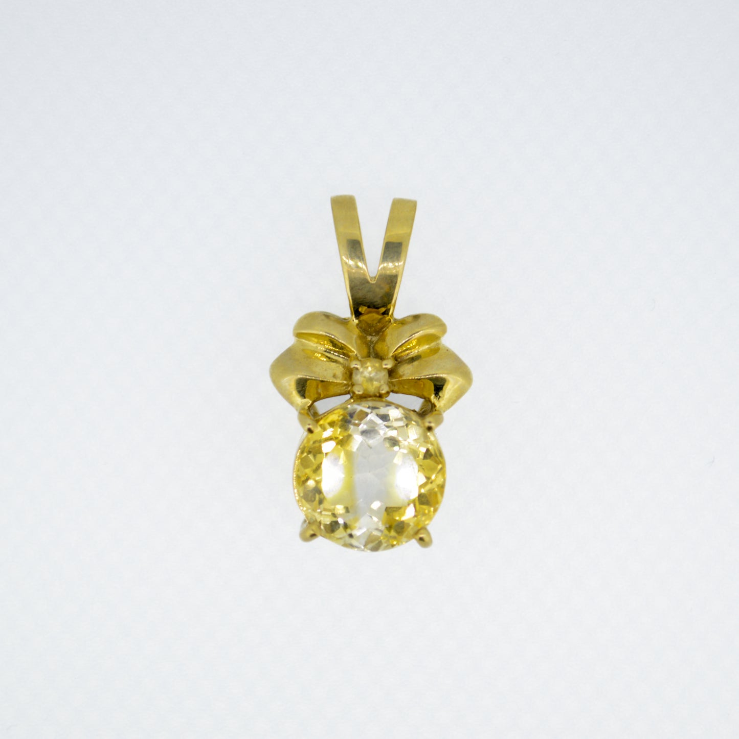 Vintage 9ct Quartz Bow Pendant