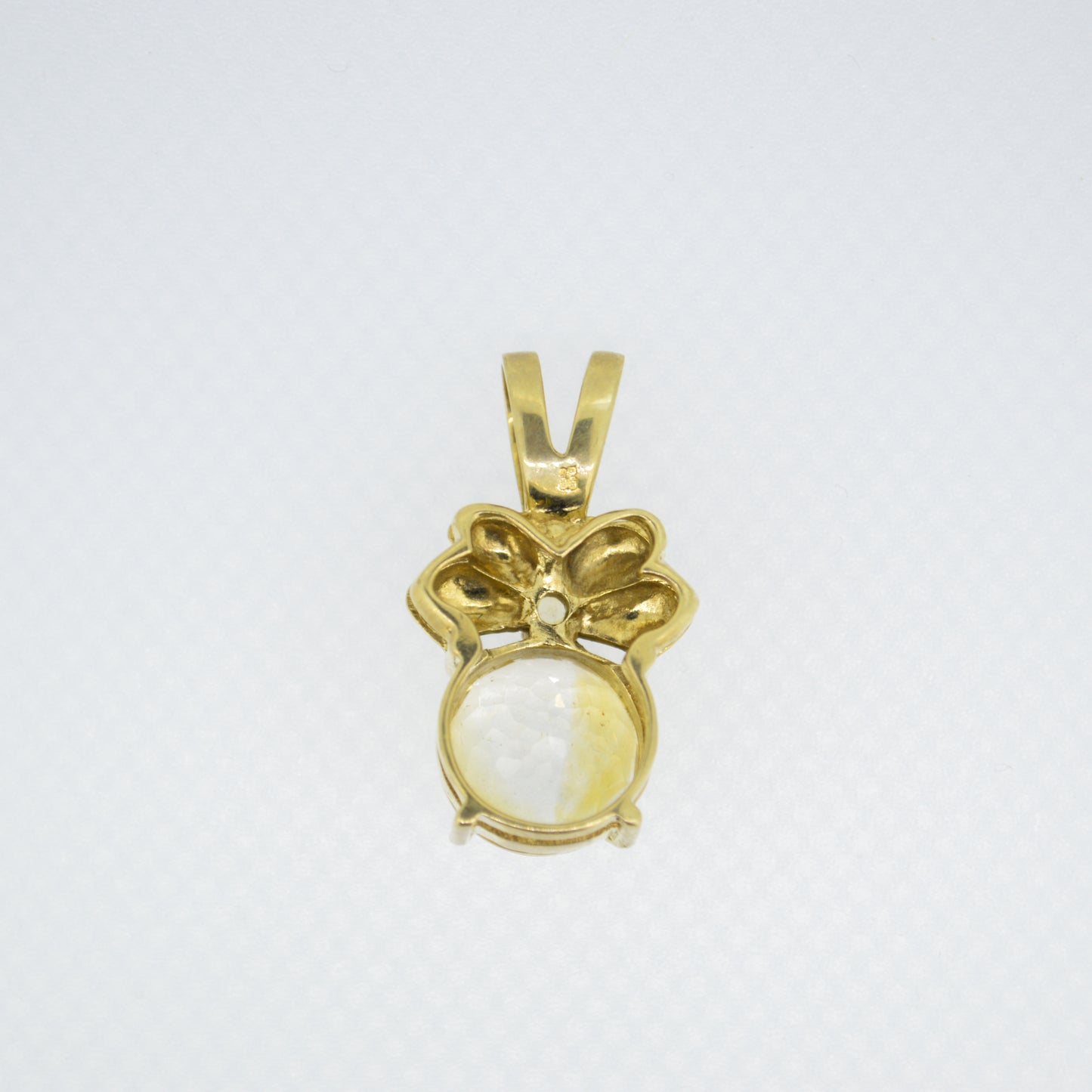 Vintage 9ct Quartz Bow Pendant