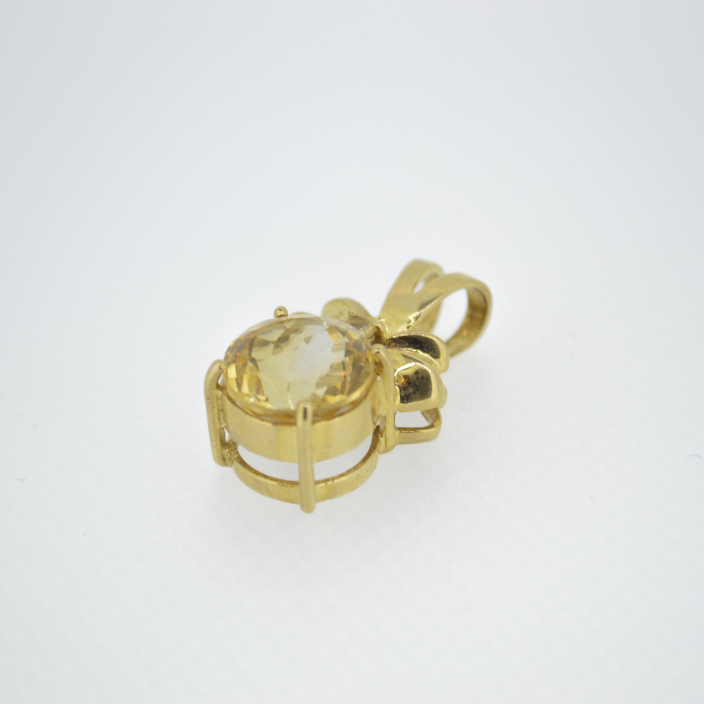 Vintage 9ct Quartz Bow Pendant