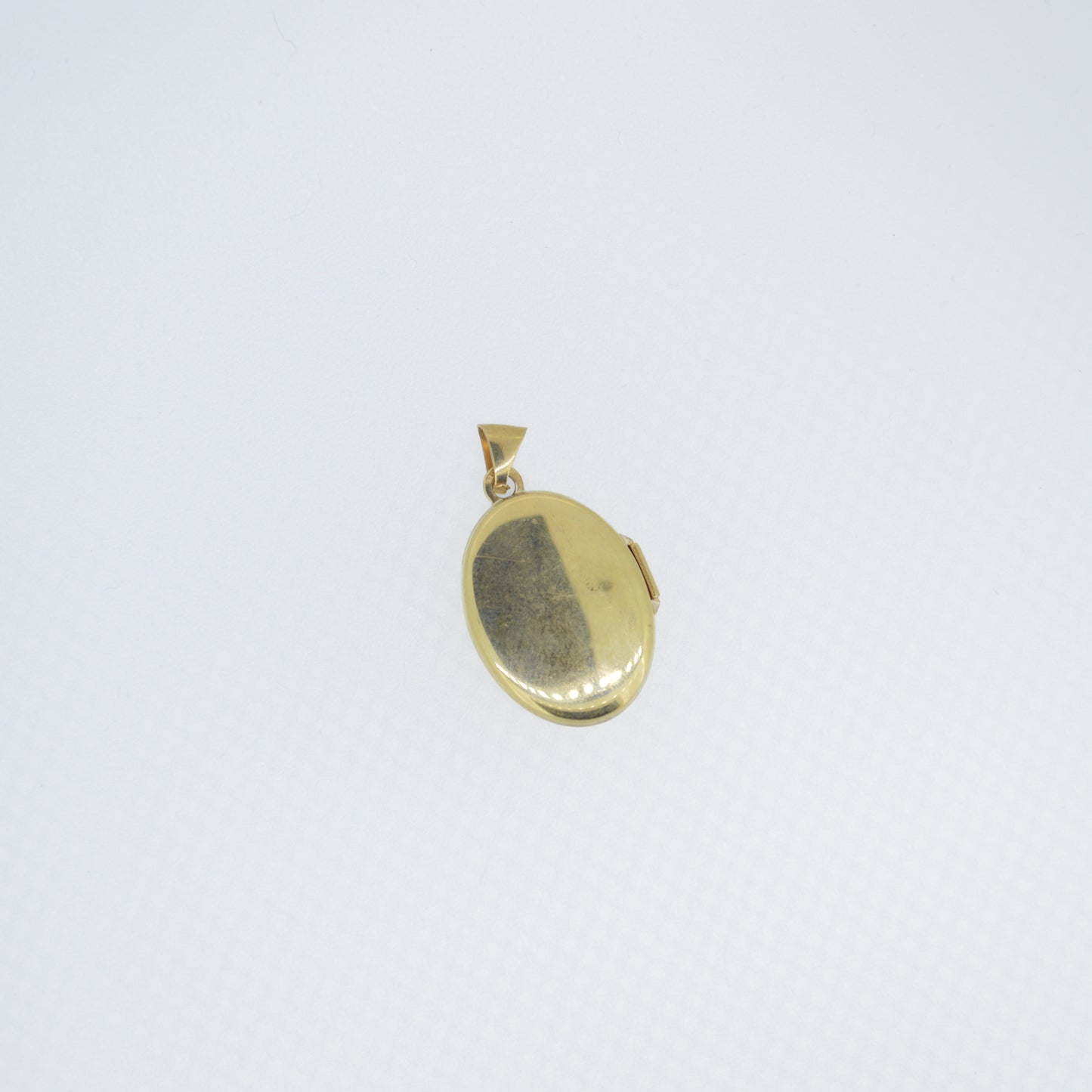 Vintage 9ct flower decorated Gold Locket