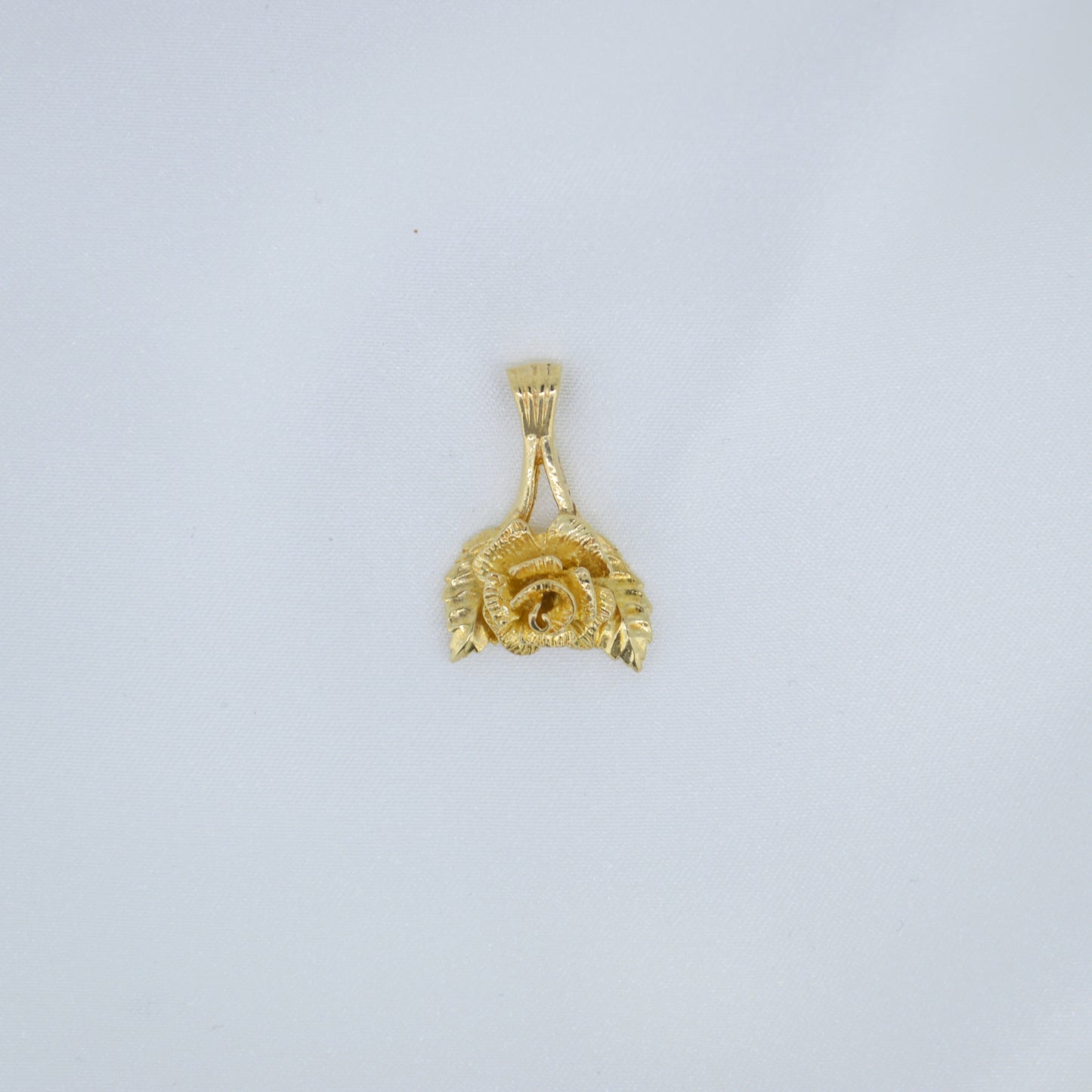 9ct Flower Pendant