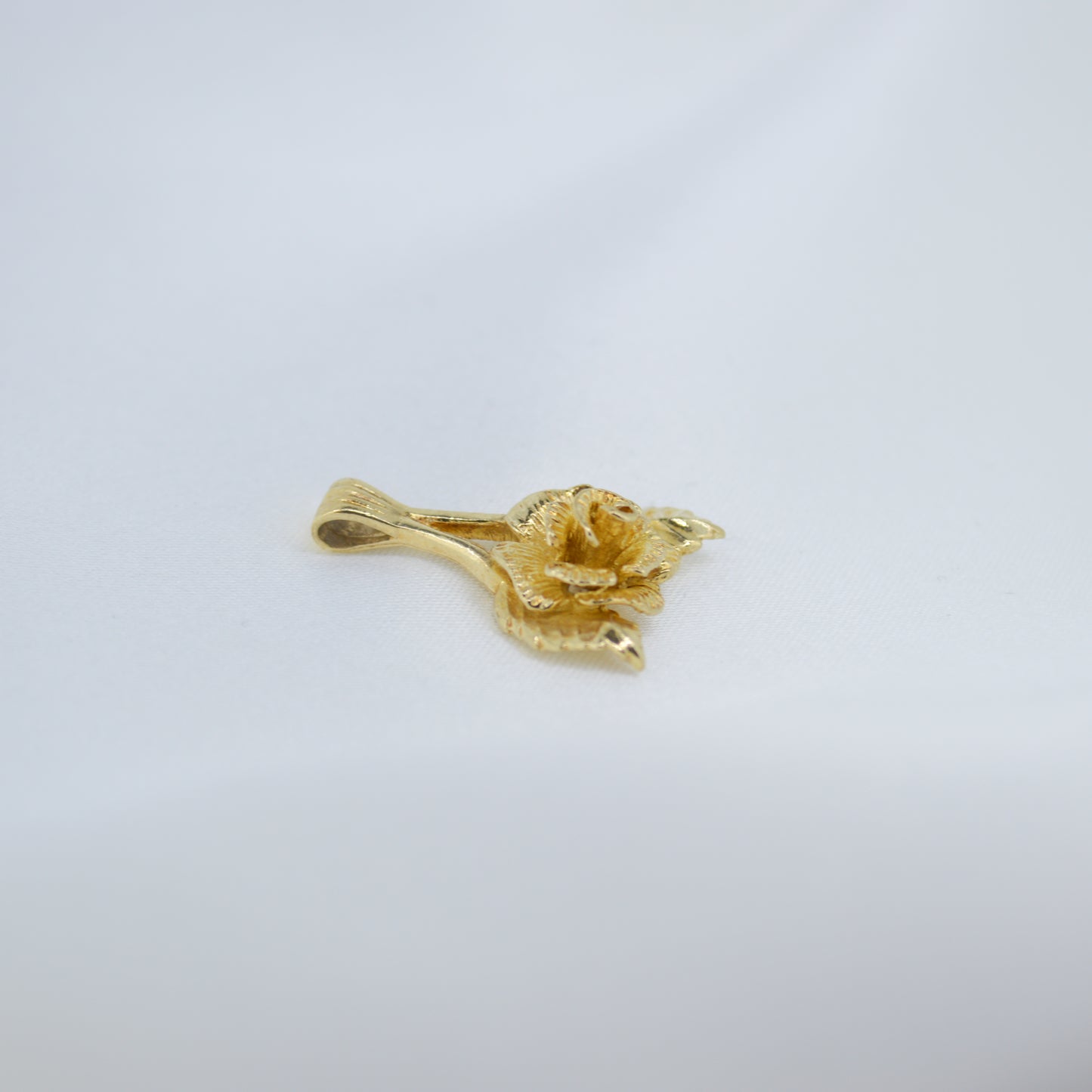 9ct Flower Pendant
