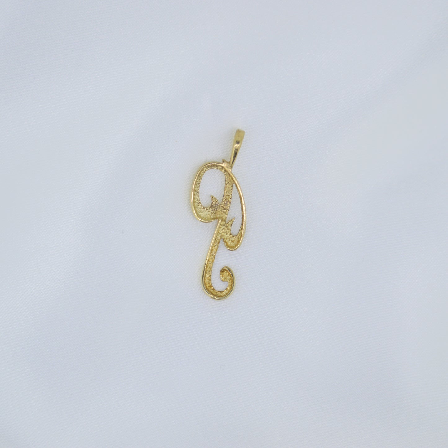 9ct Yellow Gold P Pendant