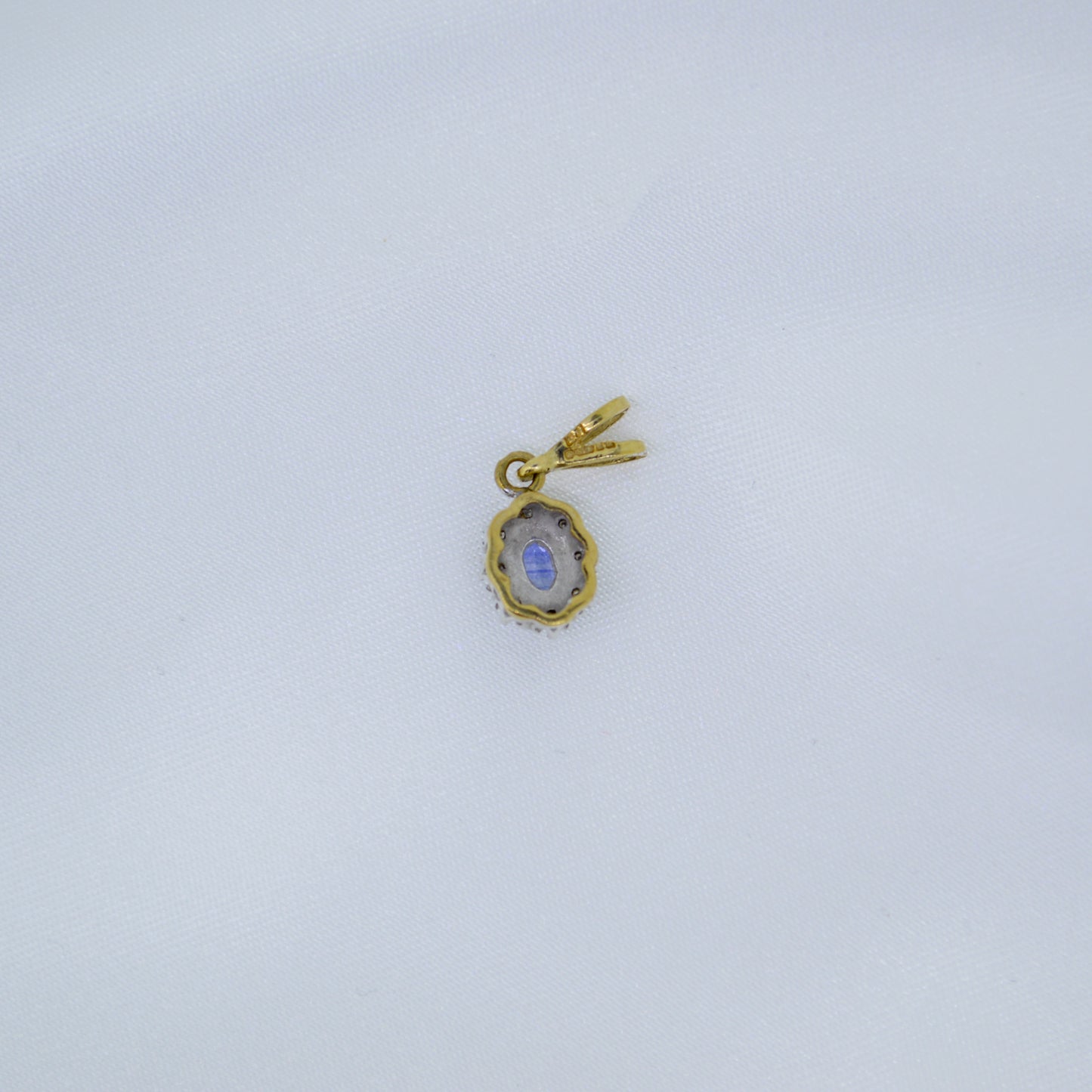 9ct gold Blue topaz pendant
