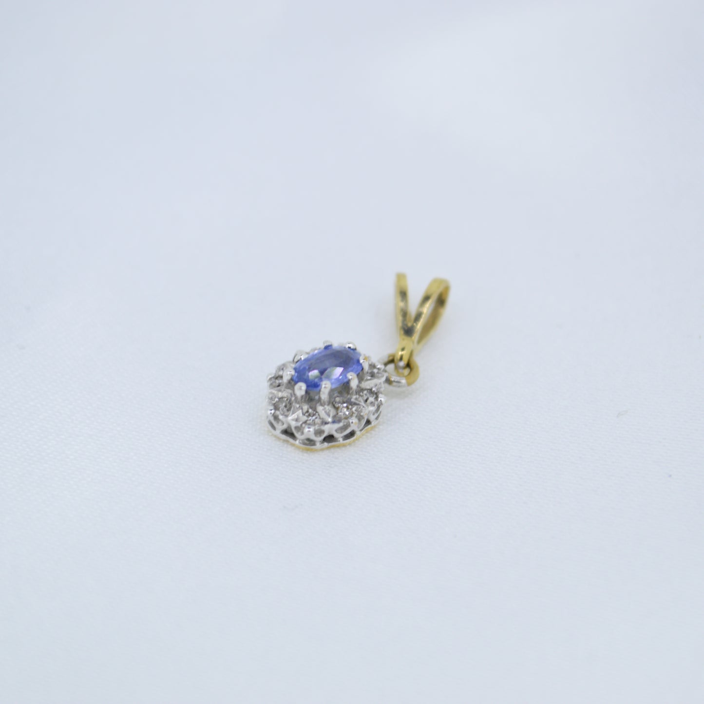 9ct gold Blue topaz pendant