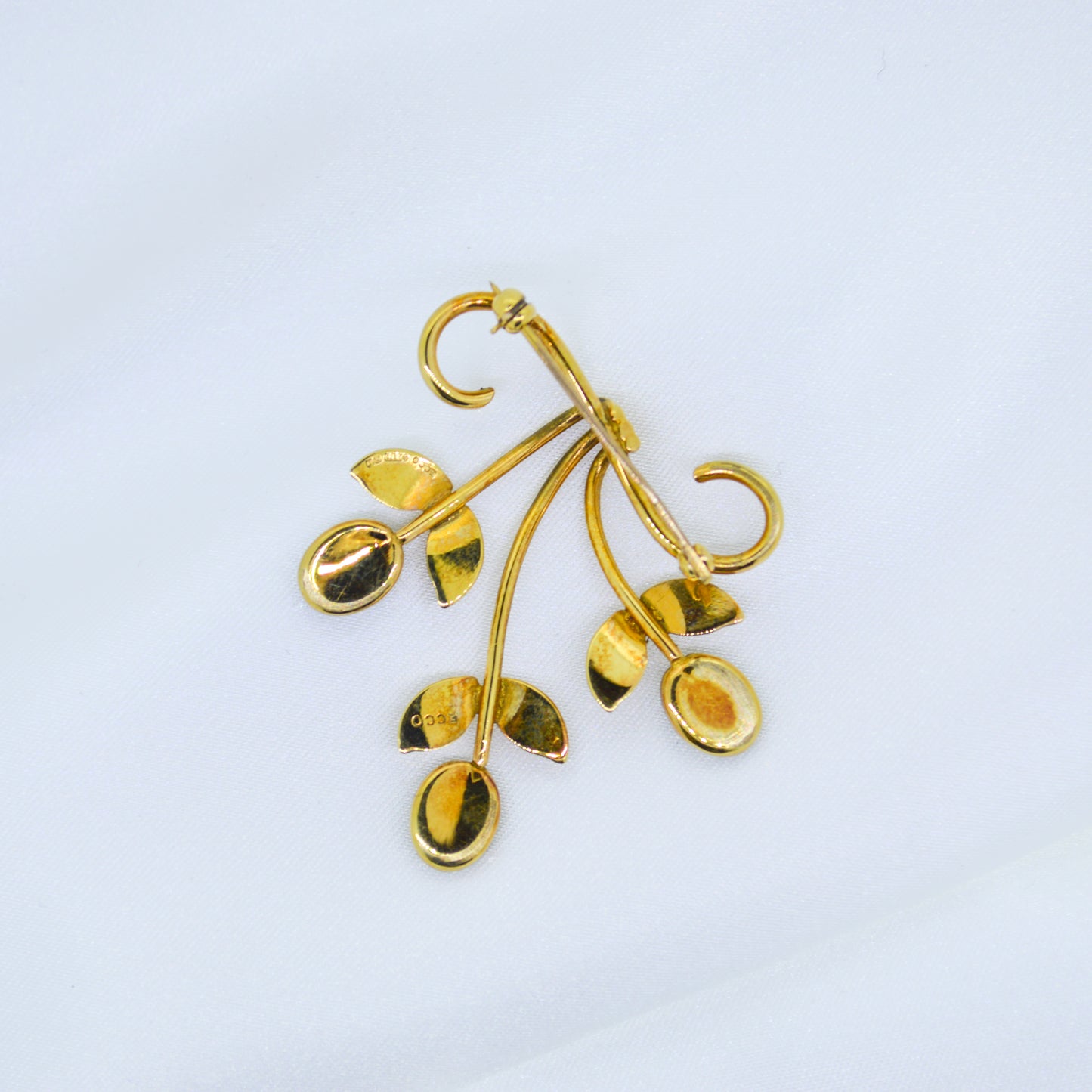 9ct Yellow Gold Jade Brooch