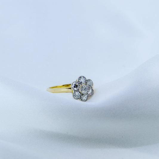 Vintage 18ct 7 stone Diamond Daisy Cluster ring