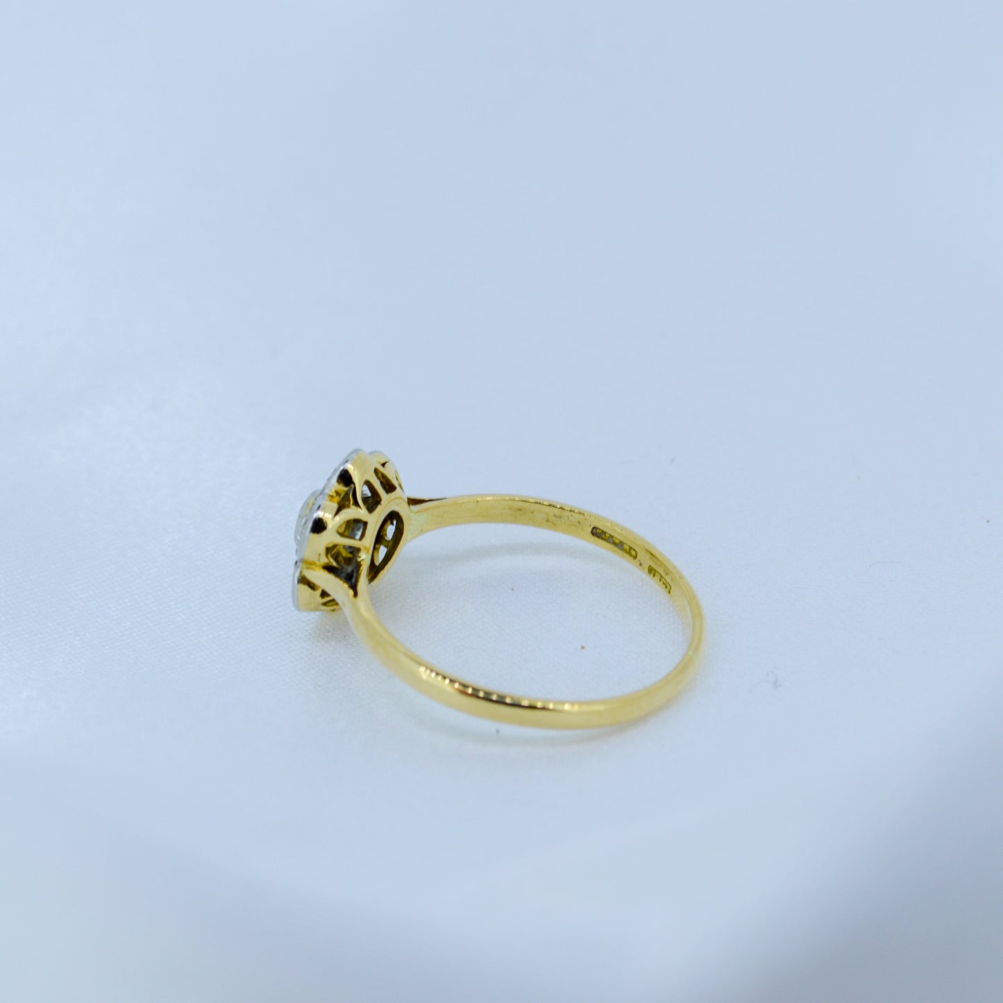 Vintage 18ct 7 stone Diamond Daisy Cluster ring