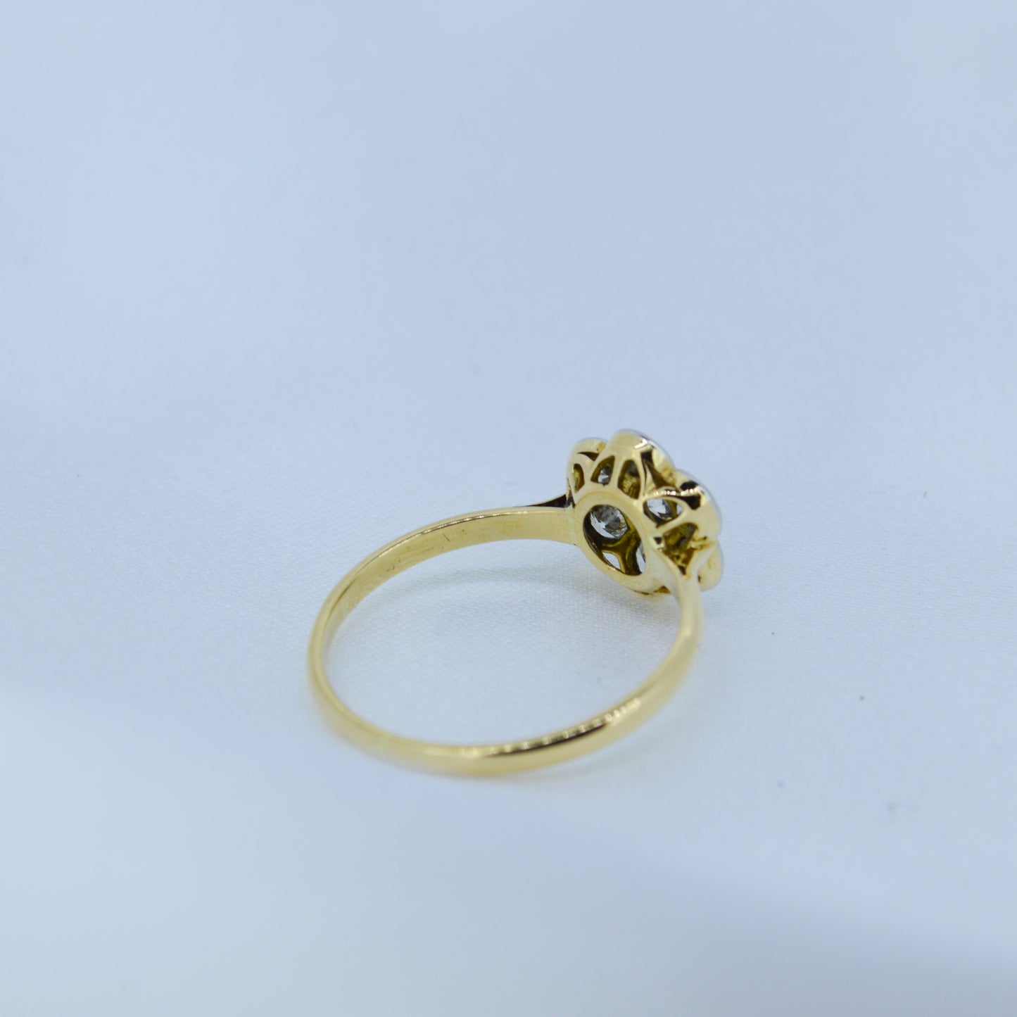 Vintage 18ct 7 stone Diamond Daisy Cluster ring