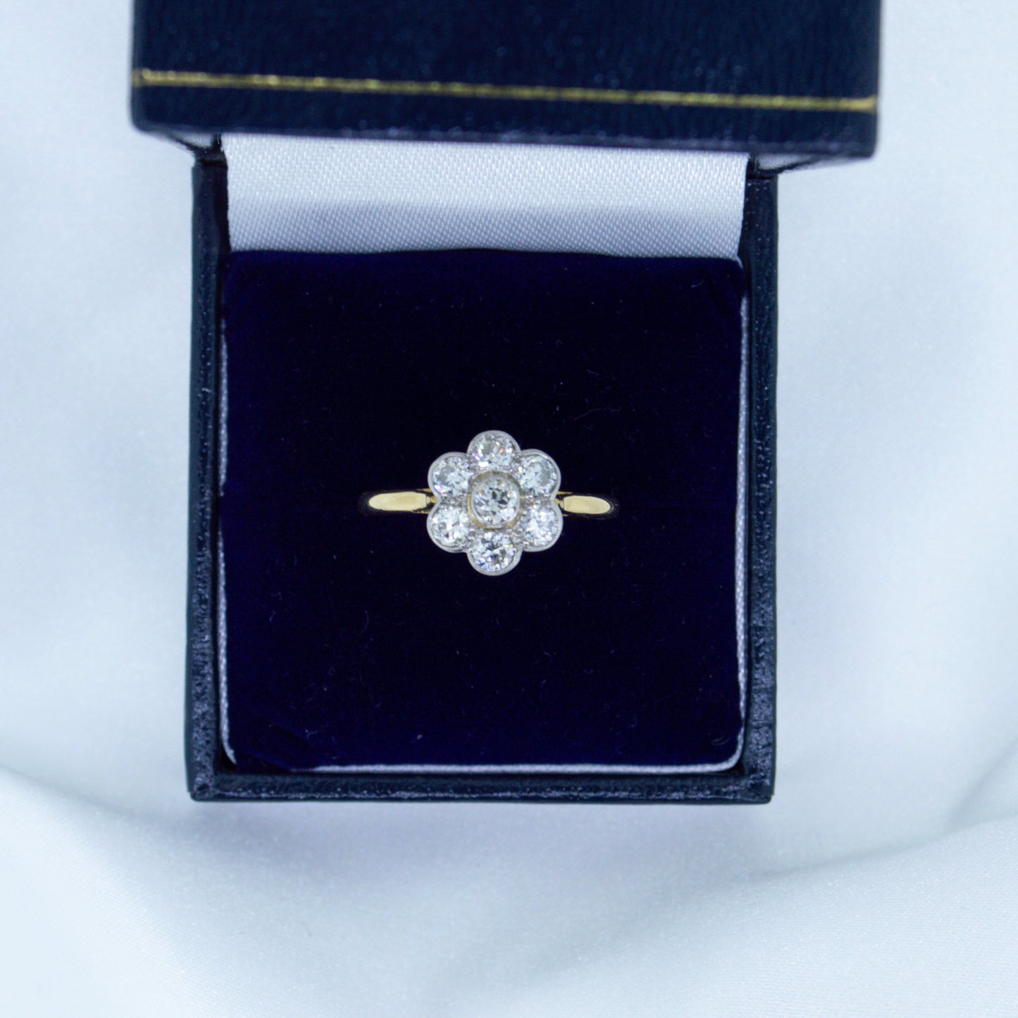 Vintage 18ct 7 stone Diamond Daisy Cluster ring