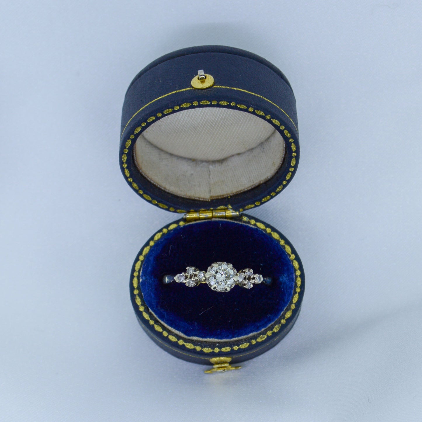 vintage Unique style 18ct diamond ring