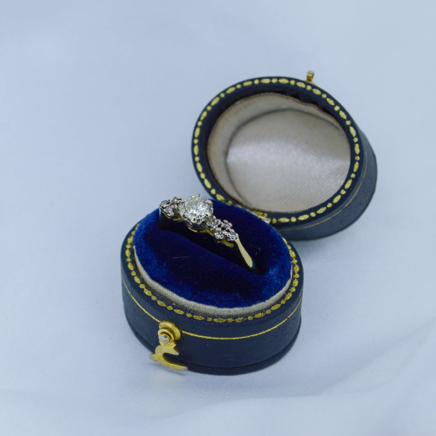 vintage Unique style 18ct diamond ring