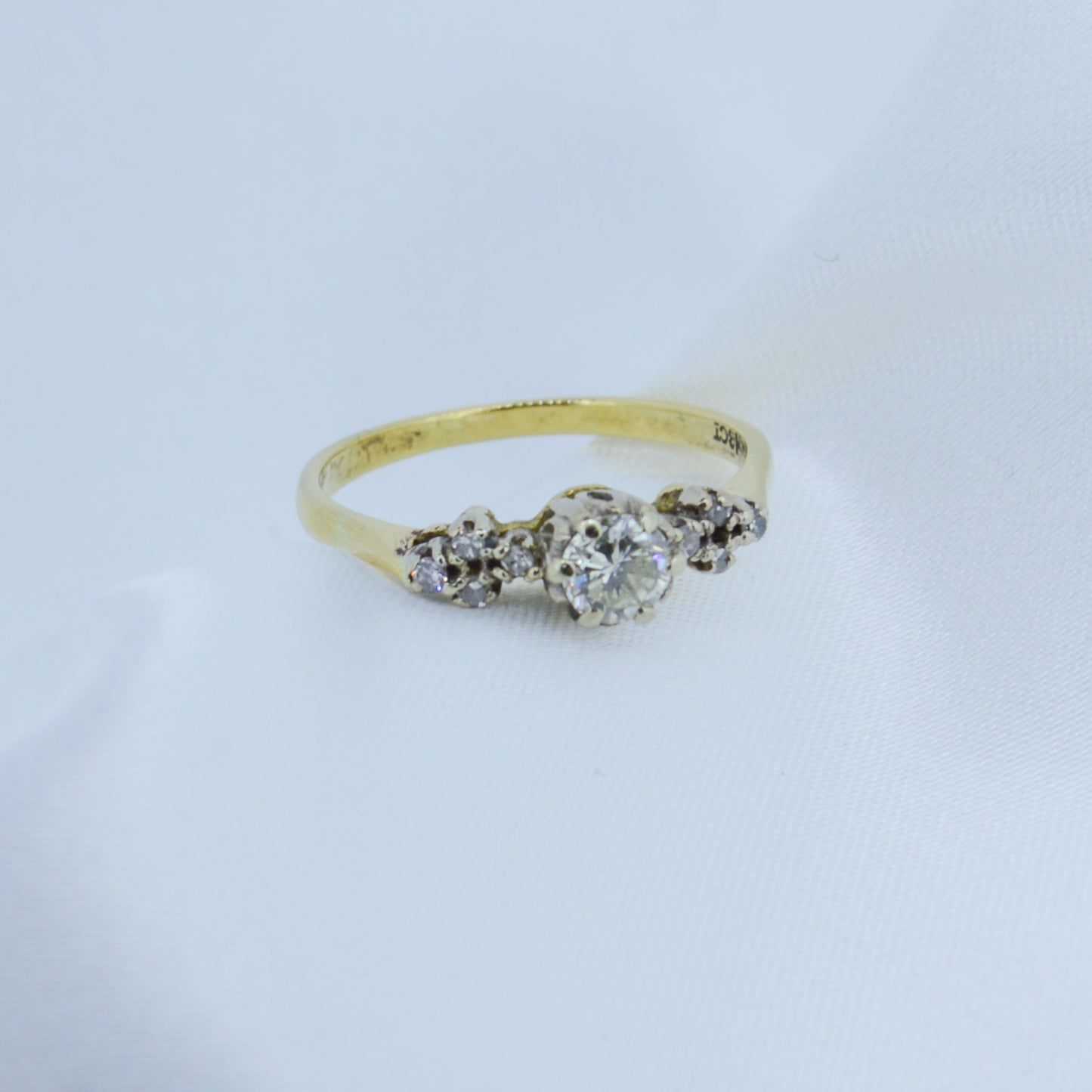 vintage Unique style 18ct diamond ring