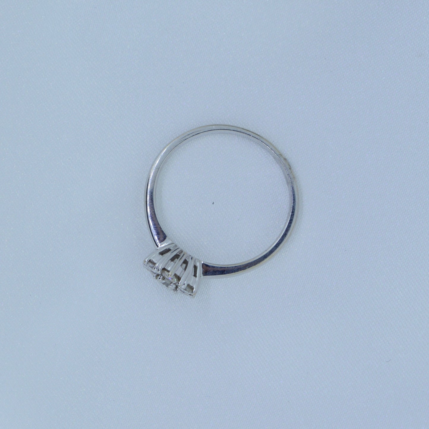 18ct White Gold Diamond cluster ring