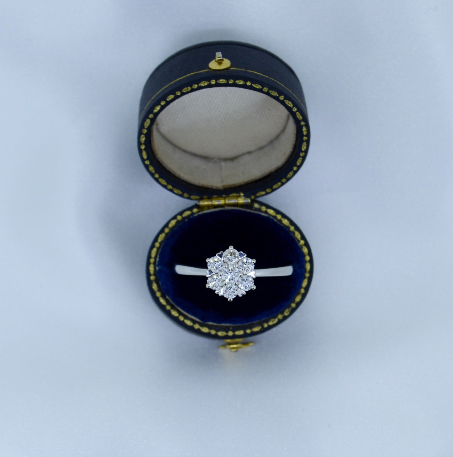 18ct White Gold Diamond cluster ring