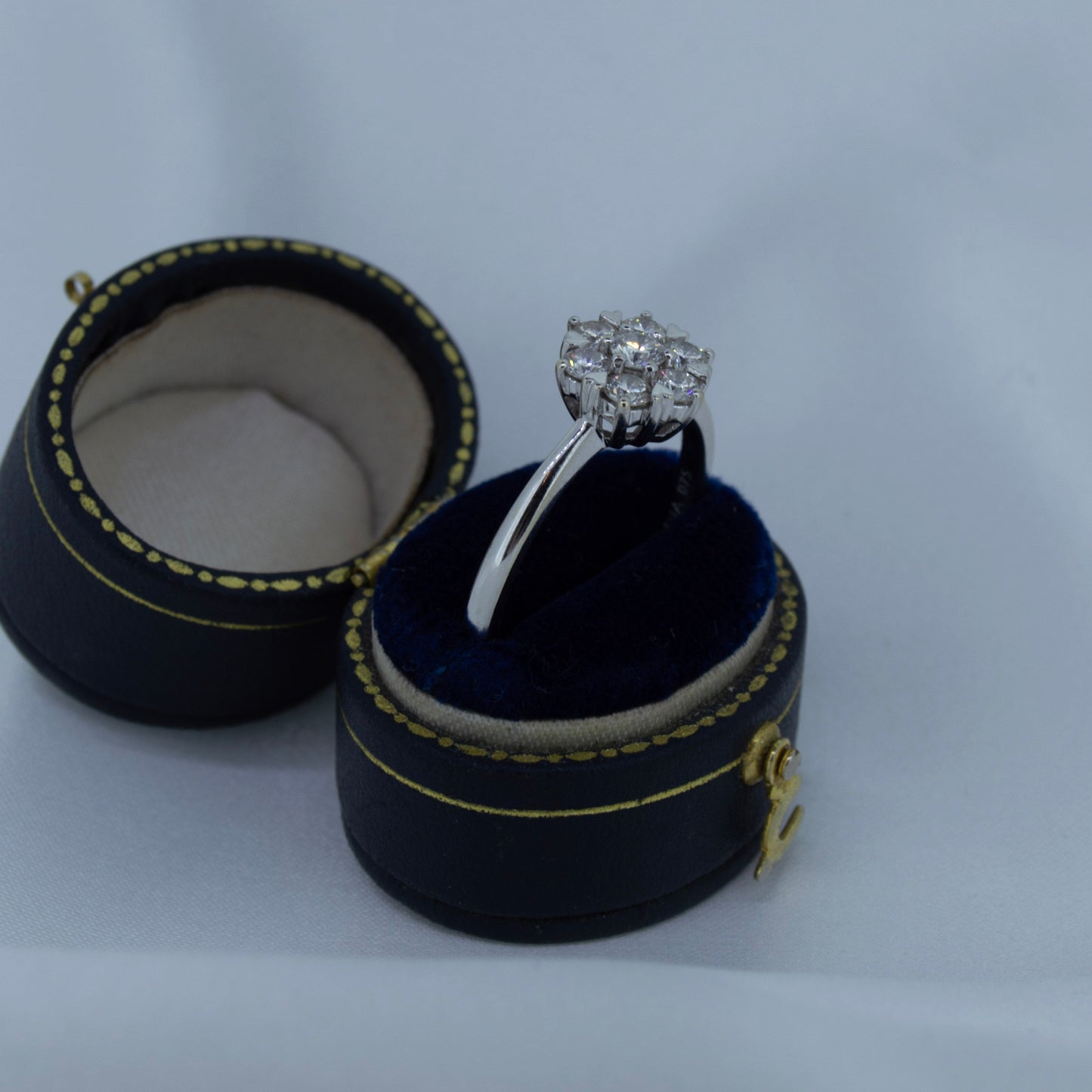 18ct White Gold Diamond cluster ring