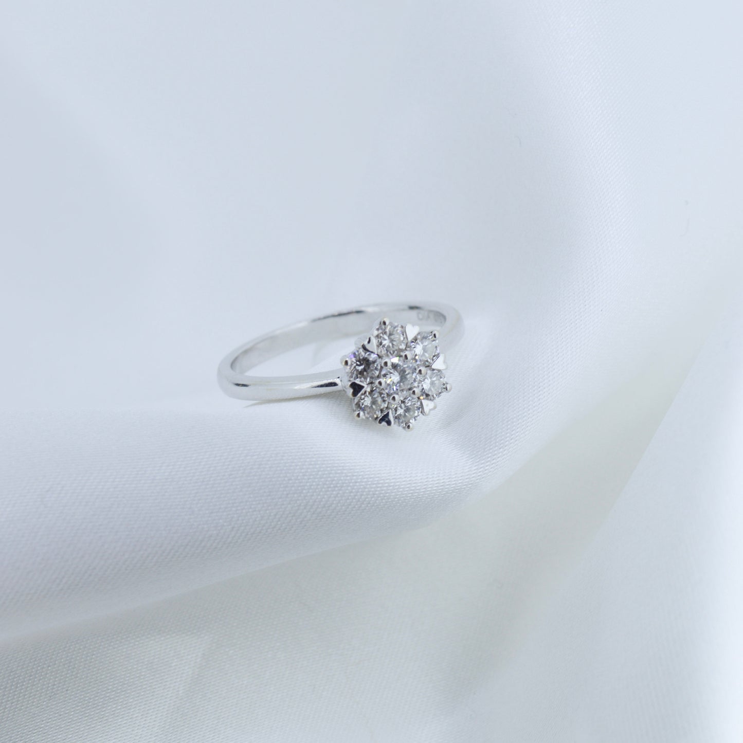 18ct White Gold Diamond cluster ring