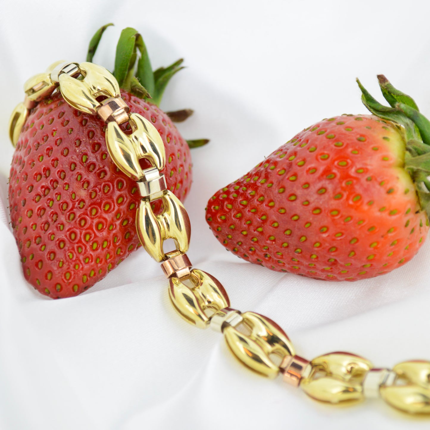 9ct Three Gold Puffed Anchor bracelet 7.5"