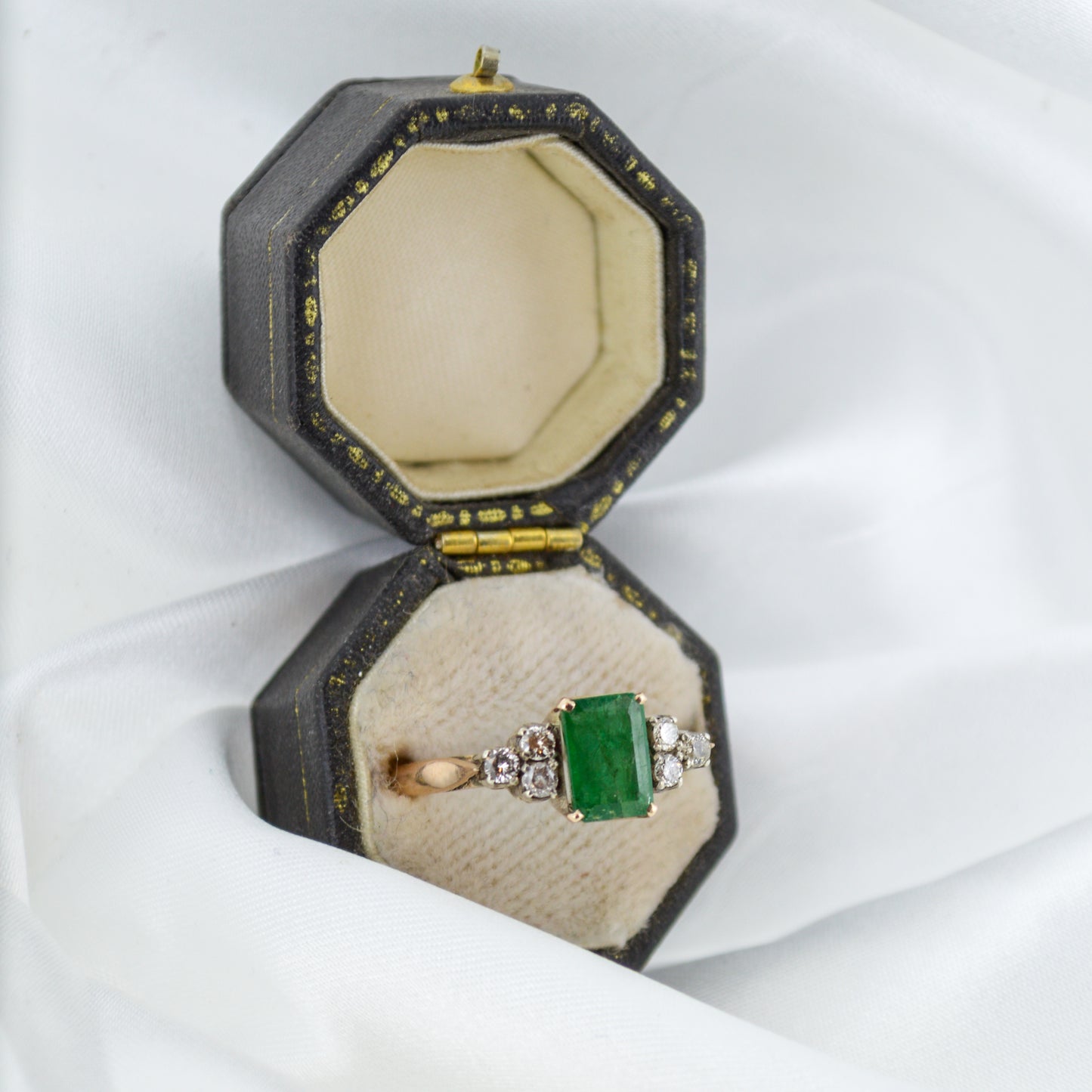 Sri-Lankan Emerald & Diamond Ring
