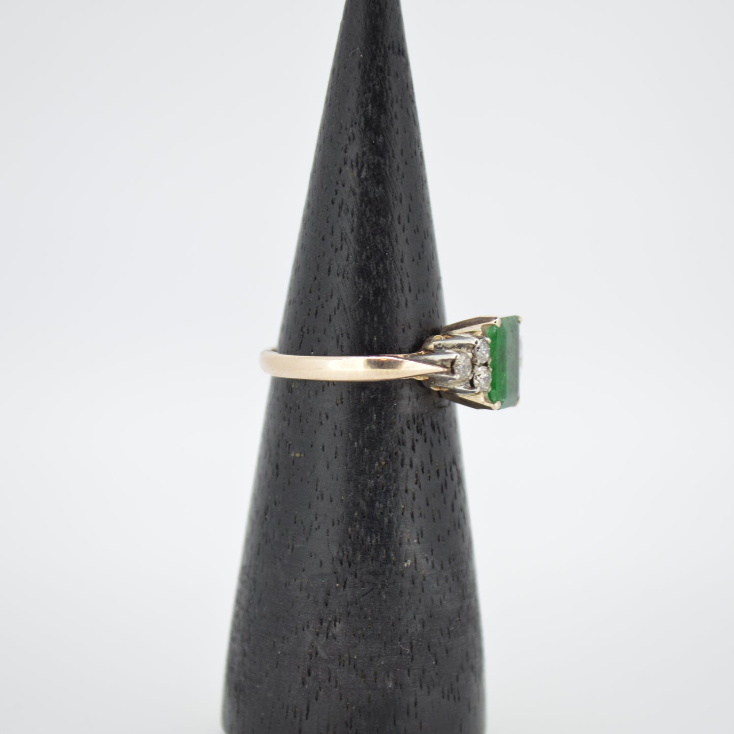 Sri-Lankan Emerald & Diamond Ring